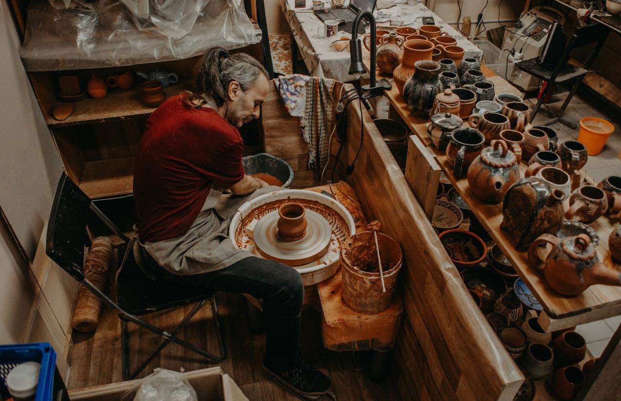 Гончар вращает колесо фортуны - новости Афанасий