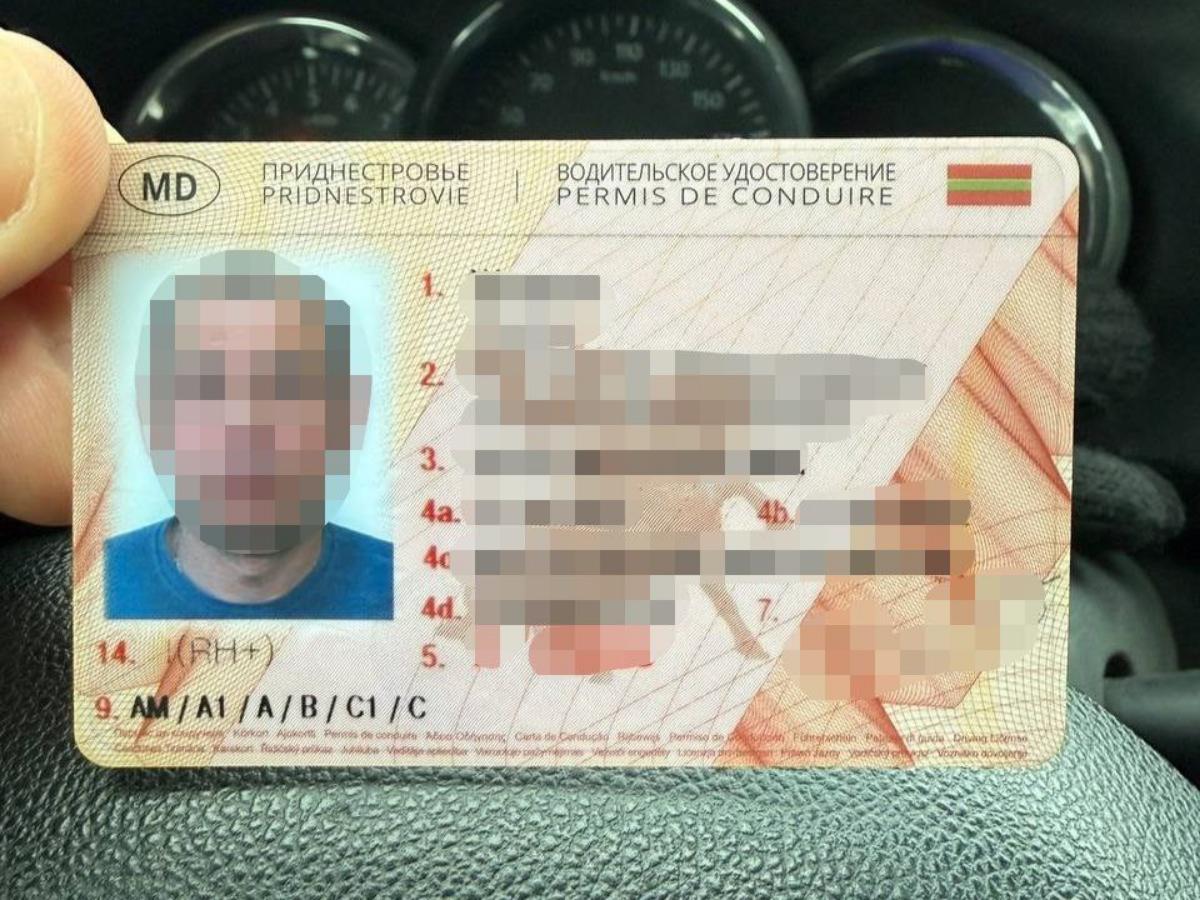 В Твери водитель с поддельными правами перевозил ребенка без автокресла Фото: ГАИ