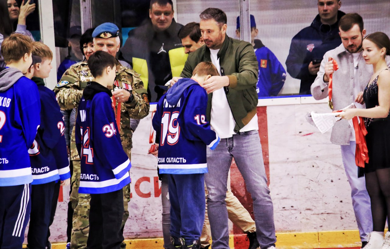 Илья Ковальчук вручил медали победителям турнира имени себя - новости Афанасий