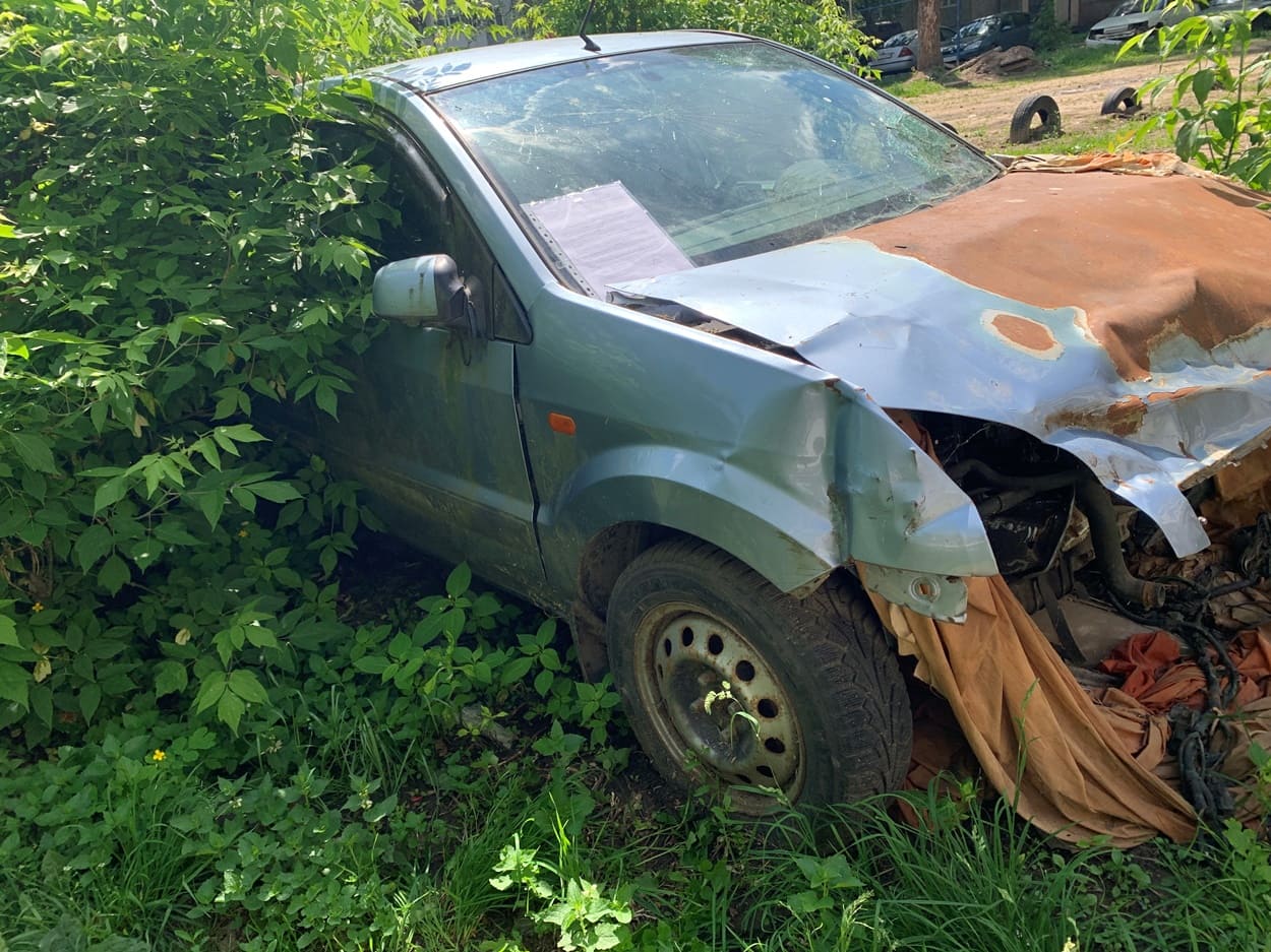 В Твери ищут хозяина брошенного автомобиля Ford Fusion Фото: администрация Твери