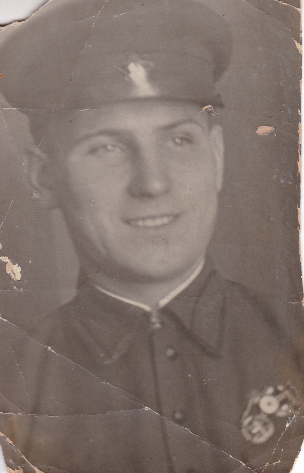 Старший сержант М.П. Жаров. – ТЦДНИ. Ф. 4258. О. 1. Д. 6. Л. 3. (архив Тверского центра документации новейшей истории)