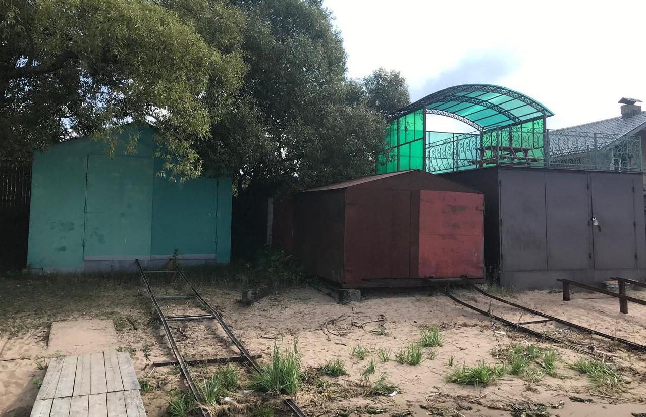 Под Кимрами на берегу Волги понастроили гаражей, перекрыв проход к реке - новости Афанасий