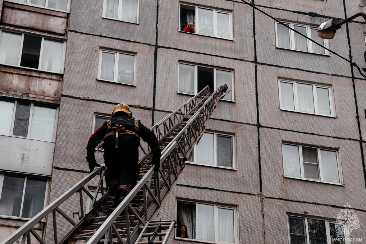 На пожаре на проспекте Ленина в Твери пострадал человек Фото, видео: МЧС Тверской области