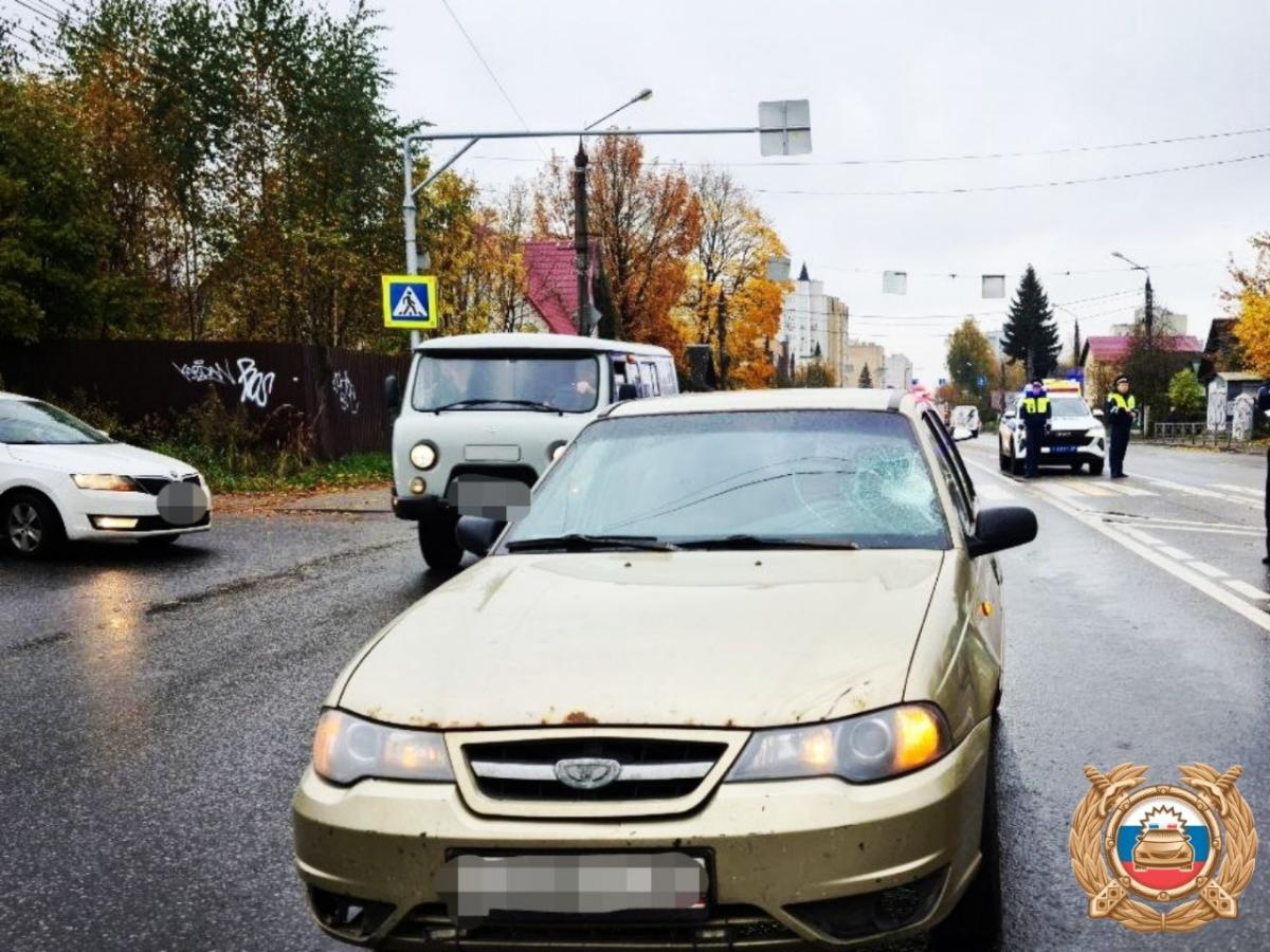 На Благоева в Твери переходившая дорогу девушка попала под машину Фото: ГАИ