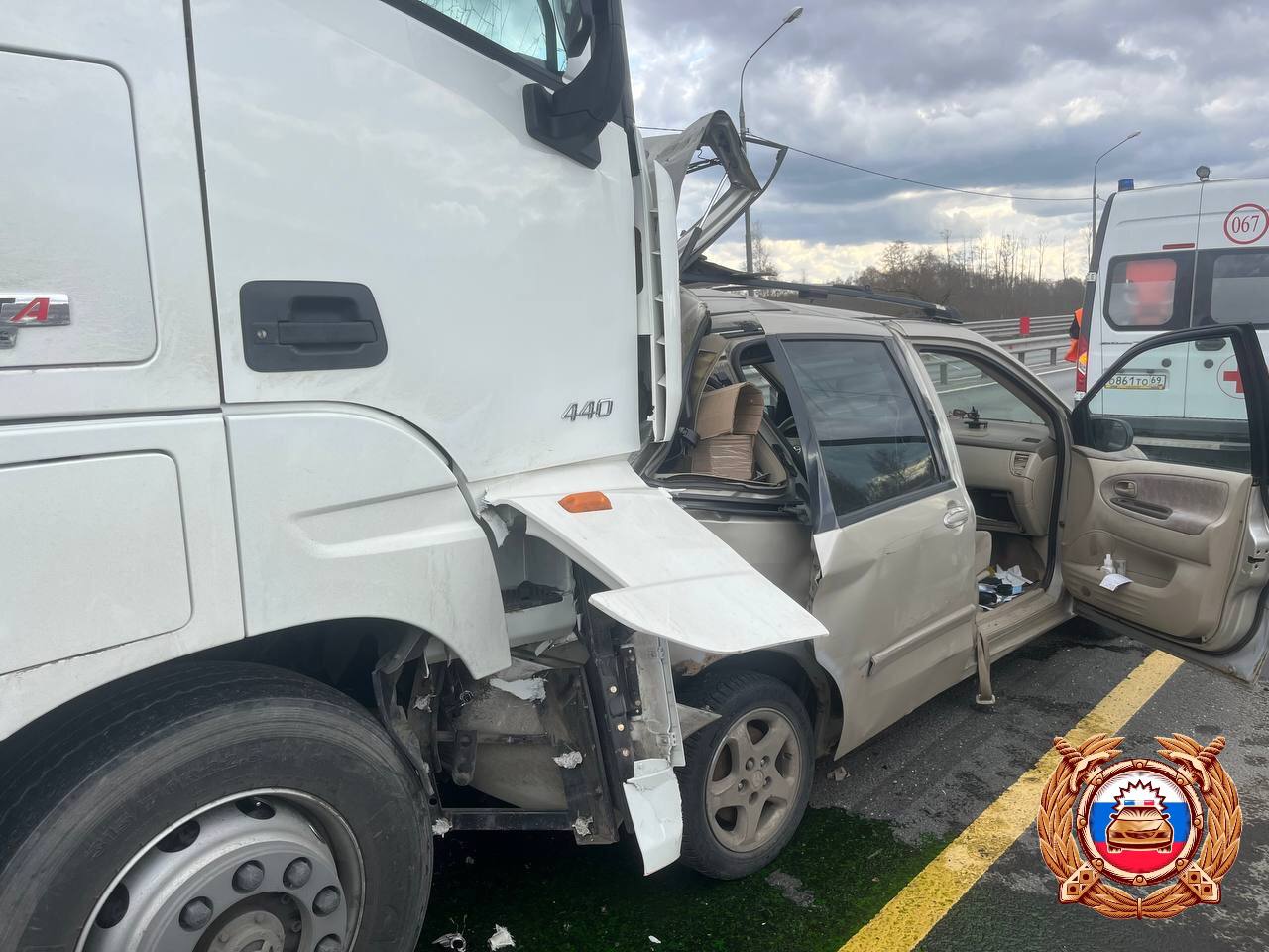 Один человек погиб и двое пострадали на трассе М10 в Тверской области  Фото: Управление Госавтоинспекции по Тверской области