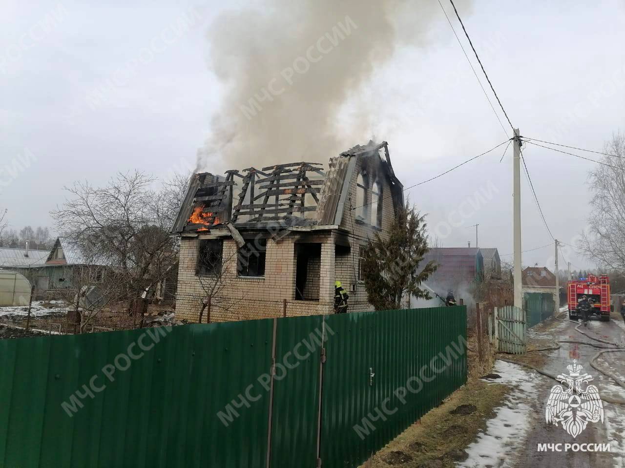 Под Тверью в СНТ Солнечный сгорела дача Фото: ГУ МЧС России по Тверской области