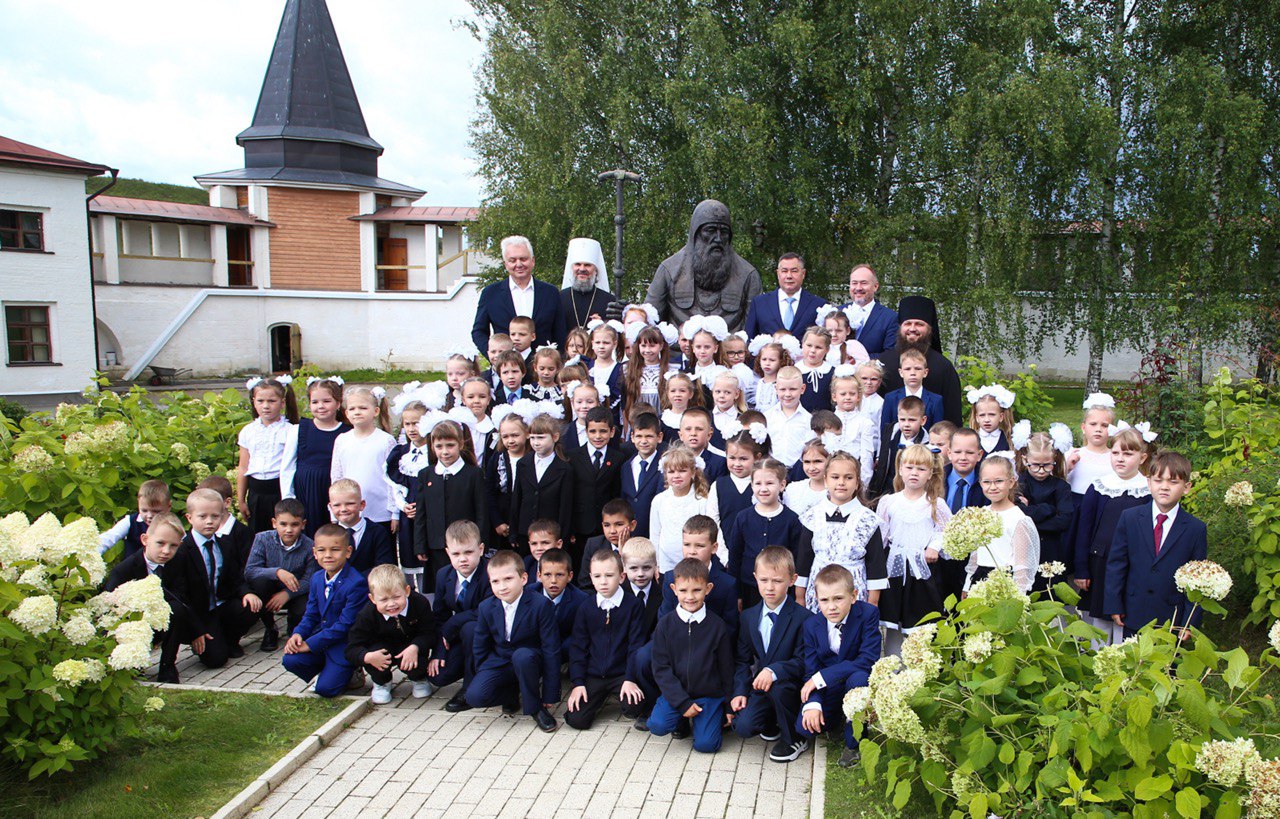 Губернатор Игорь Руденя поздравил первоклассников Старицы с Днем знаний Фото предоставлено правительством Тверской области