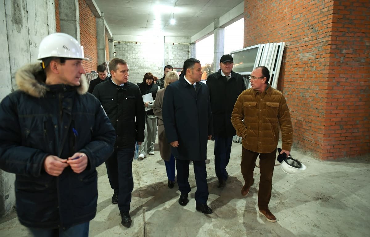 Губернатор Игорь Руденя проинспектировал ход строительства ДОКБ и поставил задачи по обеспечению функционирования медучреждения  - новости Афанасий