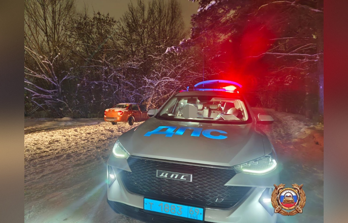 Ночью в Твери сотрудники ДПС остановили подростка за рулем Lada Granta  Фото: ГАИ