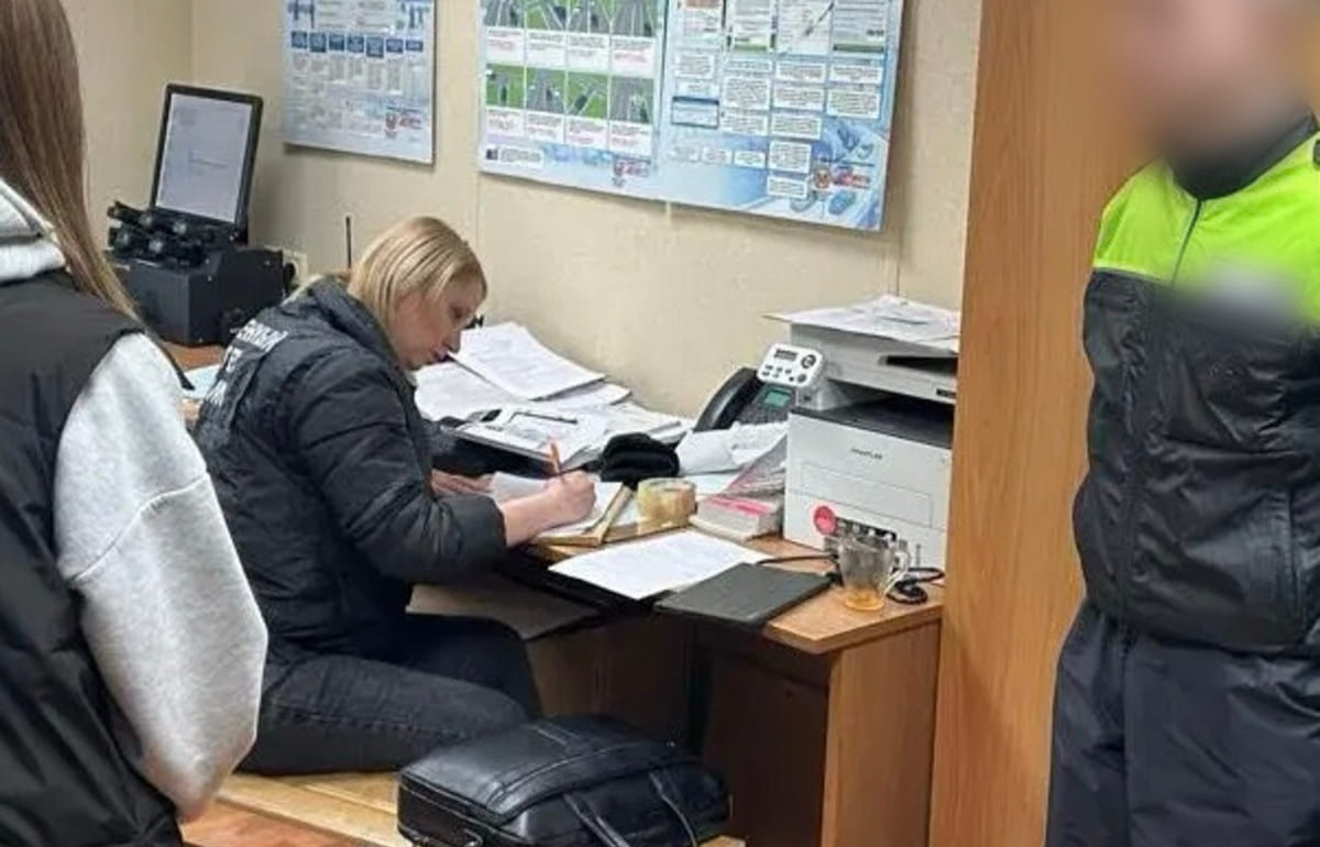 Сотрудник ГАИ заключен под стражу за попытку отмазать пьяного водителя Фото: СК