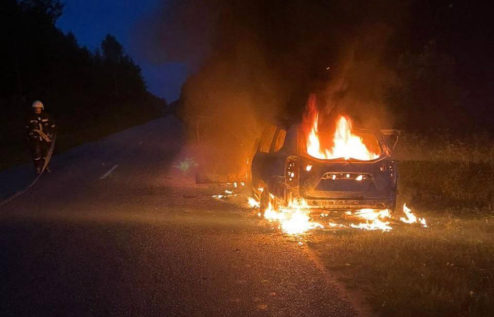 Под Тверью на дороге сгорел автомобиль - новости Афанасий
