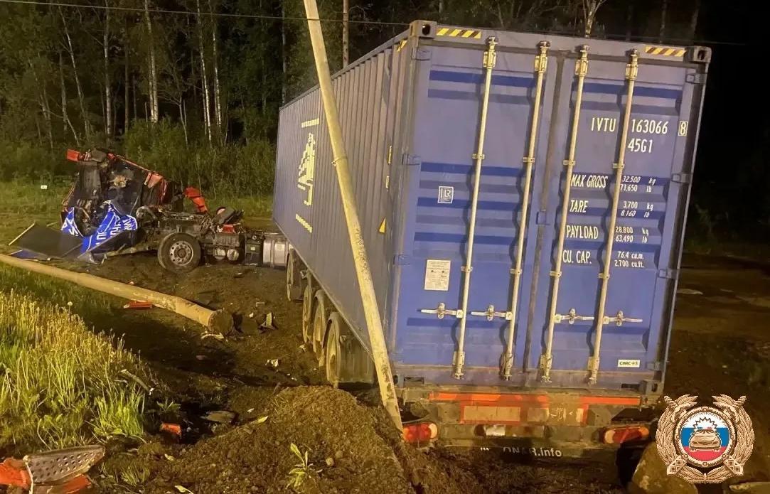 На М10 в Тверской области столкнулись два грузовика Фото: ГАИ