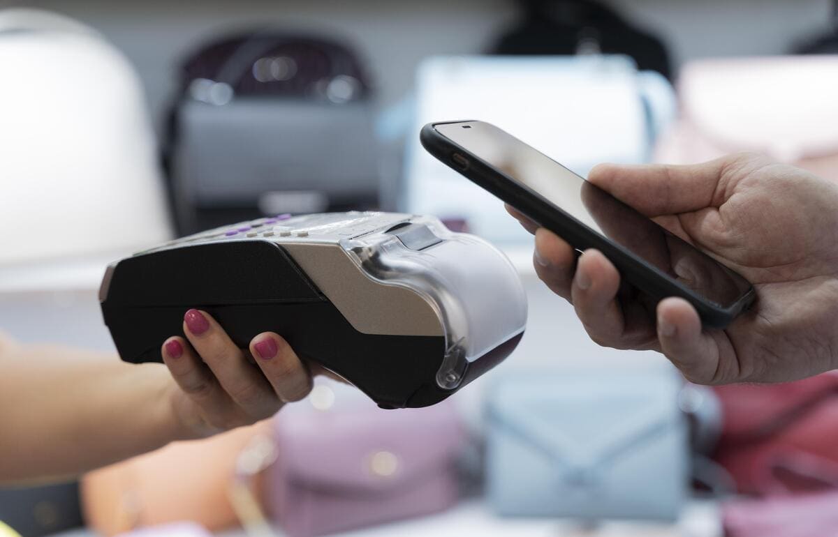 Вжух — и оплата с расчётного счёта прошла Erid: 3apb1QrvkfA8QXzpCXTmKJc4iA3kGAWhkeW6ZAaMBWaAu
 
 Фото: 
https://ru.freepik.com/ 