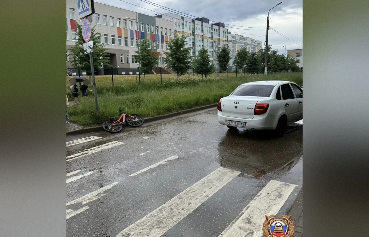 В Твери на пешеходном переходе сбили ребенка на велосипеде Фото: Госавтоинспекция Твери