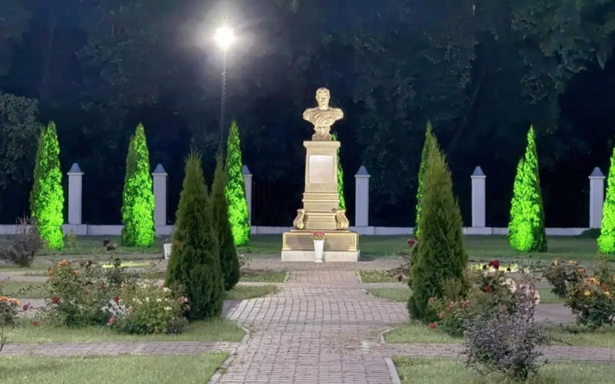 В Твери подсветили памятник Николаю II Фото: Тверская епархия