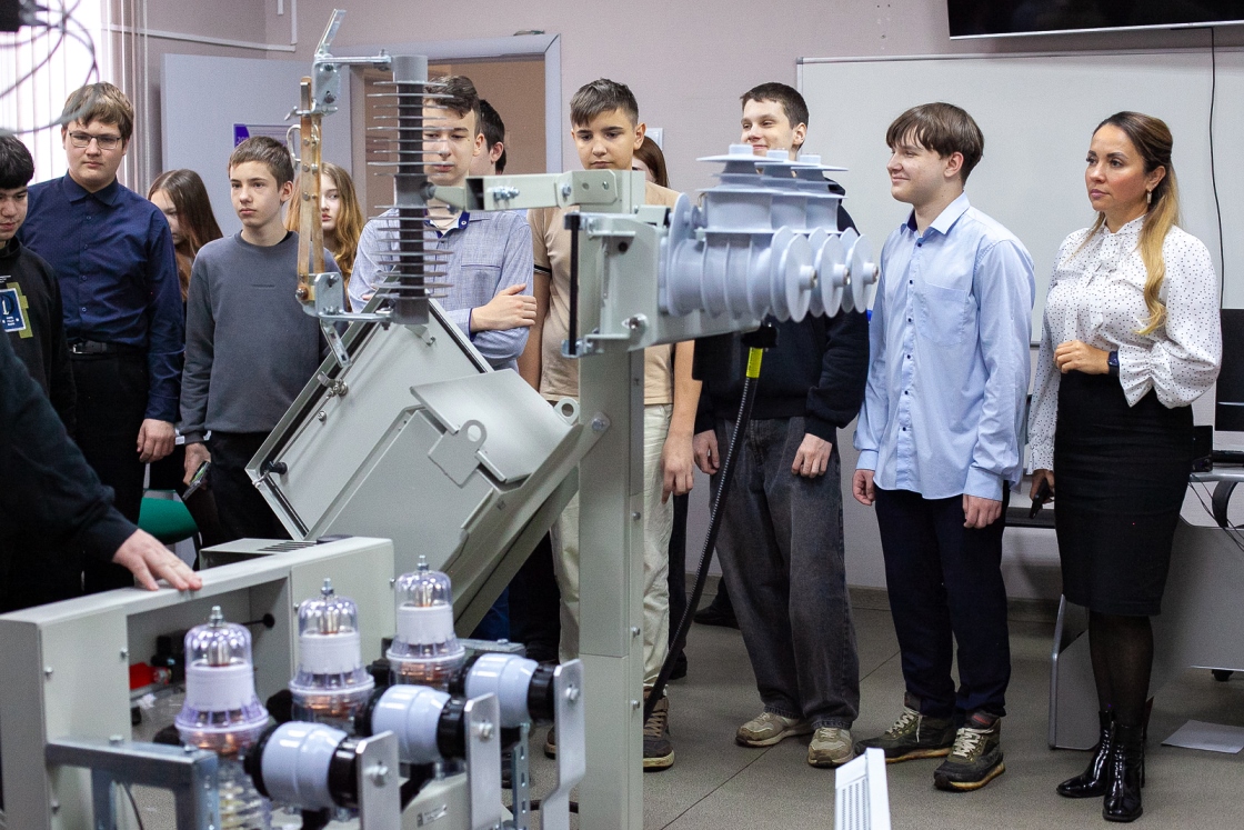 Молодые энергетики ведут профориентационную работу среди жителей Верхневолжья Фото: Диана Журавлева