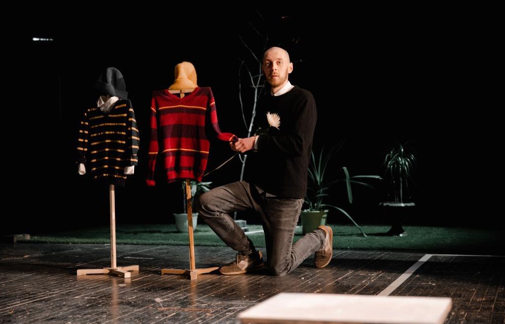 В ТЮЗе дети, дедушка, вишня и воздушный змей: чему, кроме свиста, учит новый спектакль тверского театра - новости Афанасий