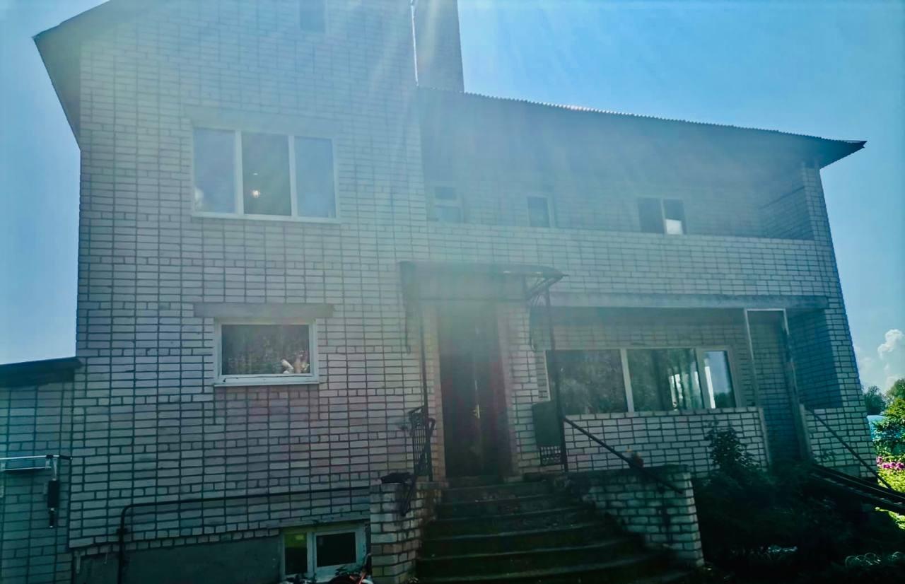 В Вышнем Волочке из окна второго этажа выпала 7-летняя девочка - новости Афанасий