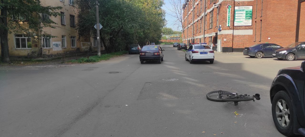 В Твери велосипедист столкнулся с легковушкой  Фото: Госавтоинспекция