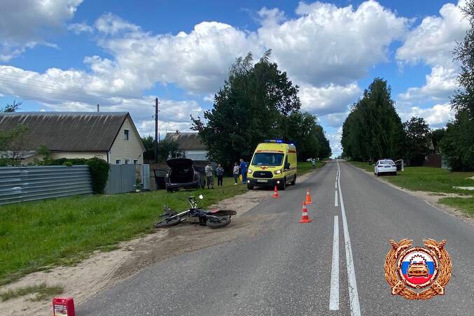 Под Тверью в ДТП с легковушкой и питбайком пострадал 17-летний подросток