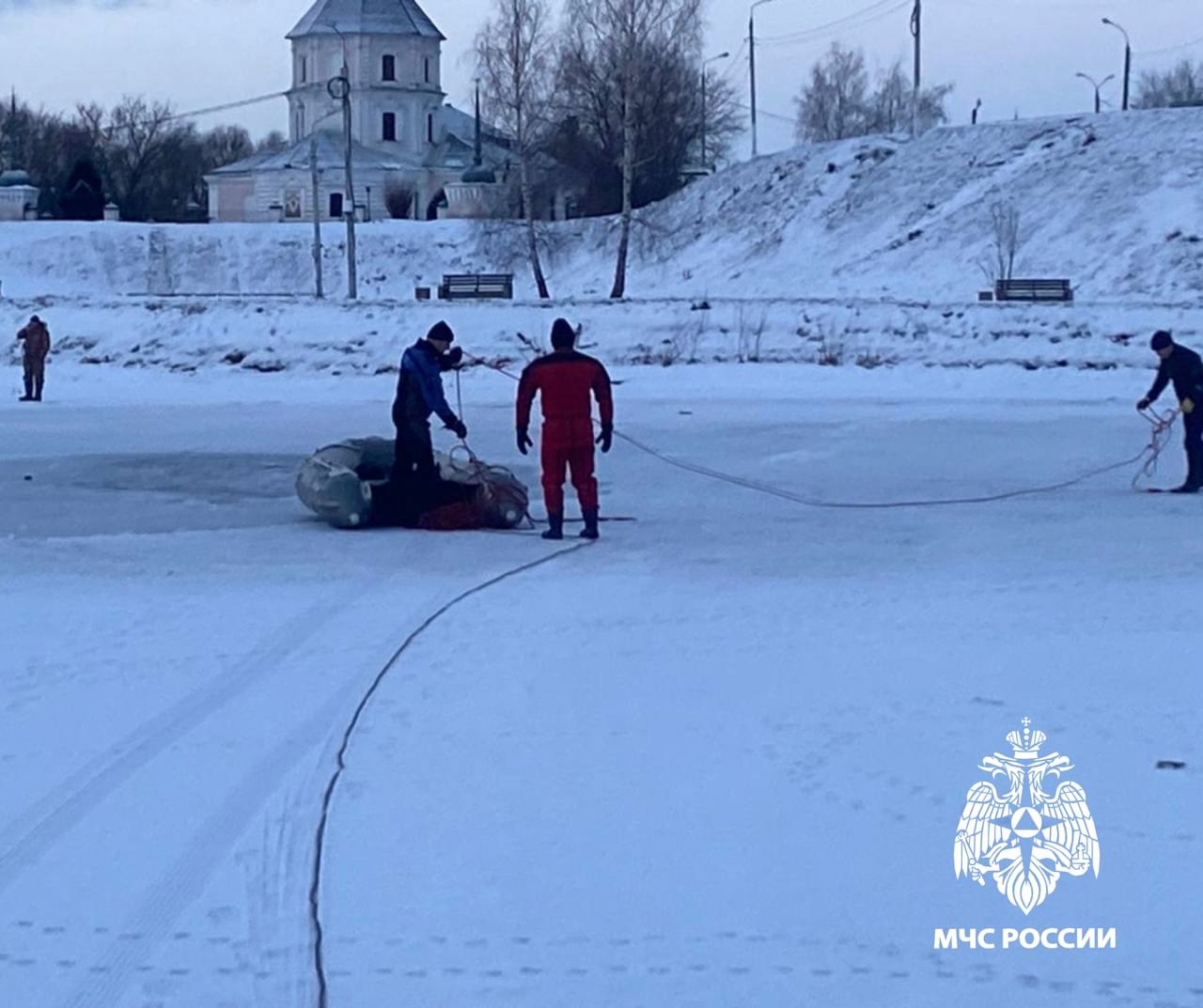 В центре Твери в Тьмаке утонул мужчина Фото: МЧС Тверской области