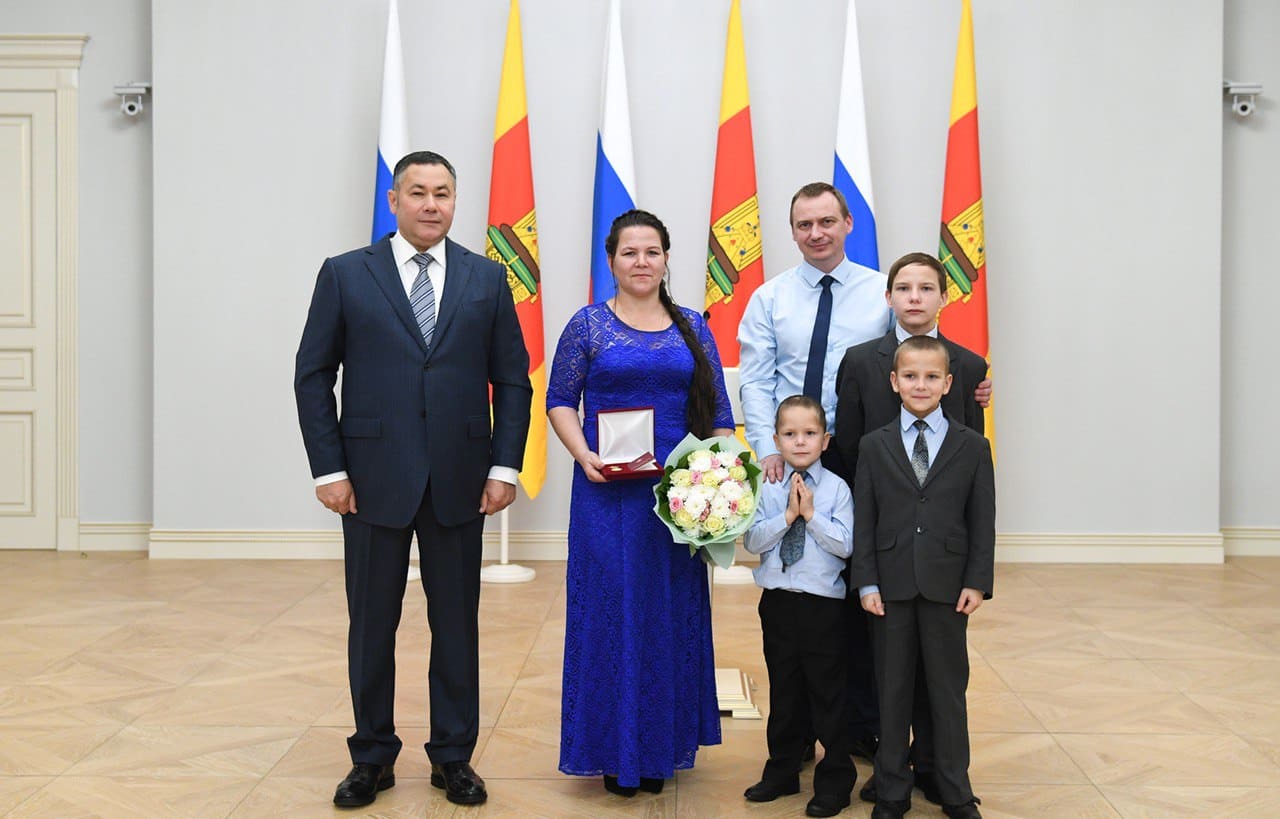 В преддверии Дня народного единства Губернатор Игорь Руденя вручил жителям Верхневолжья государственные и региональные награды - новости Афанасий