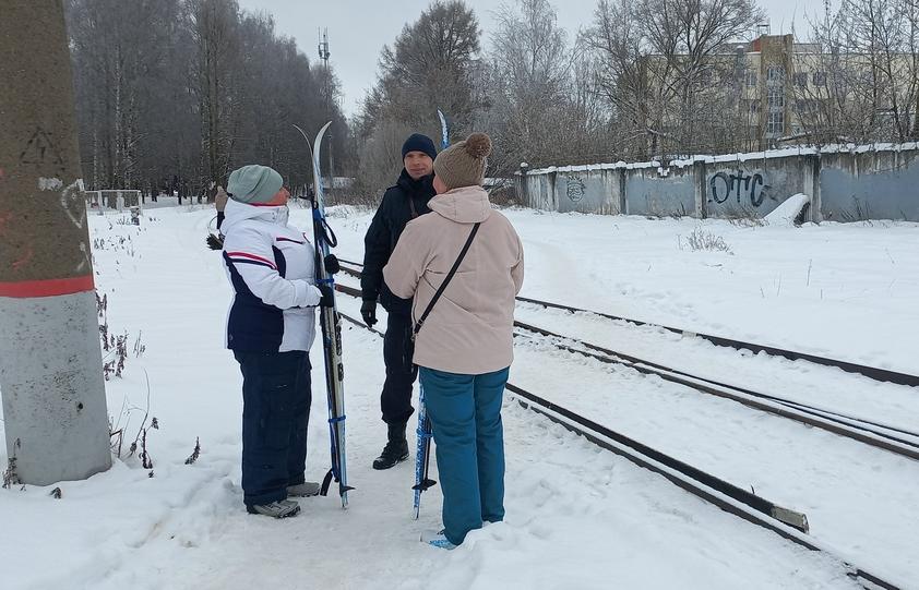 В Твери привлекли к ответственности семь человек, которые шли по ж/д путям - новости Афанасий