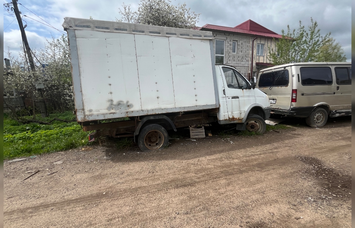В Заволжском районе Твери просят убрать брошенный фургон - новости Афанасий