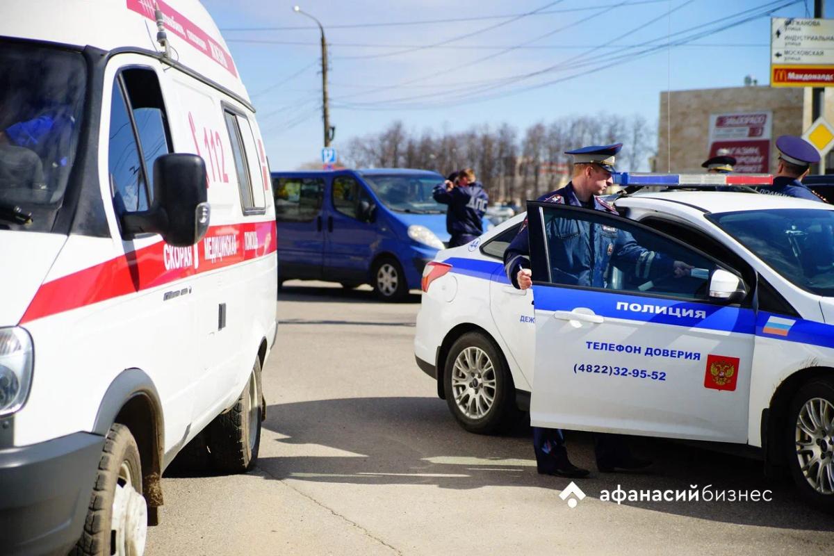 В Вышнем Волочке столкнулись легковушка и большегруз Фото: архив редакции