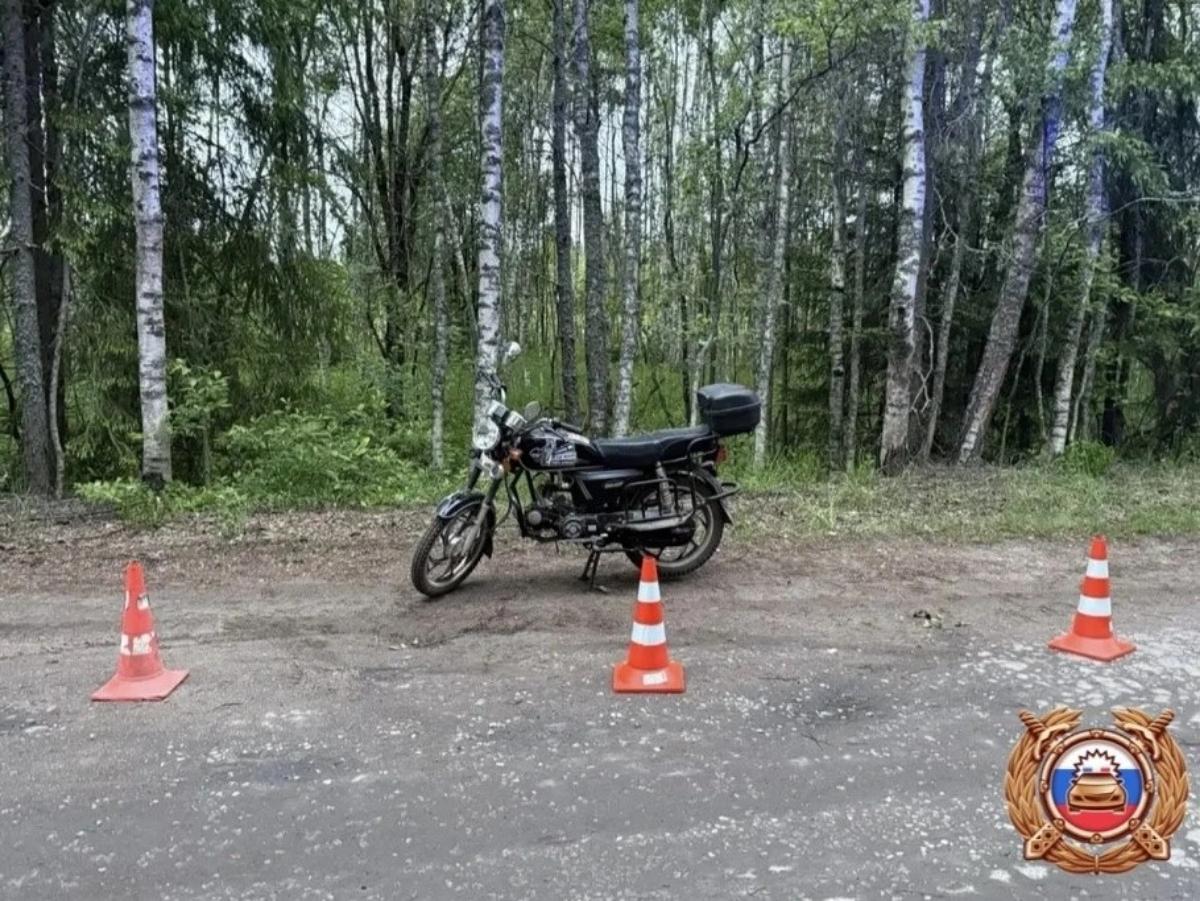 Под Тверью пострадал водитель мопеда, попавшего в занос Фото: ГАИ