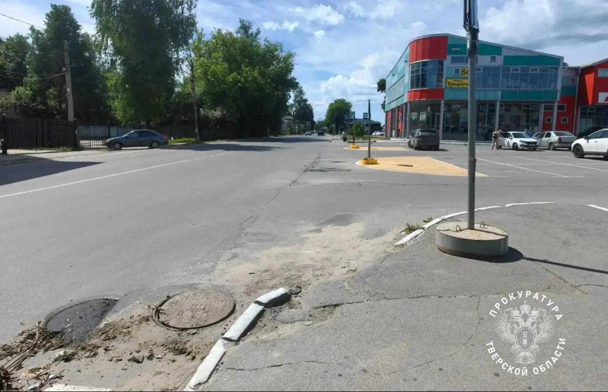 В Кимрах начались проверки после падения подростка в открытый люк на «зебре» - новости Афанасий