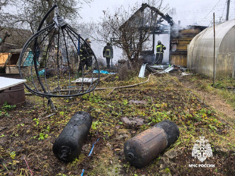 В Твери из-за короткого замыкания сгорел дачный дом Фото: МЧС
