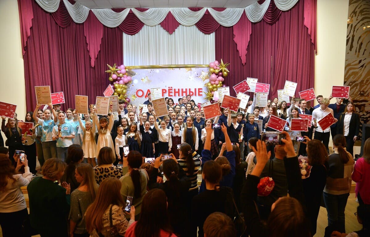 В Твери наградили одаренных школьников и их педагогов Фото: администрация Твери