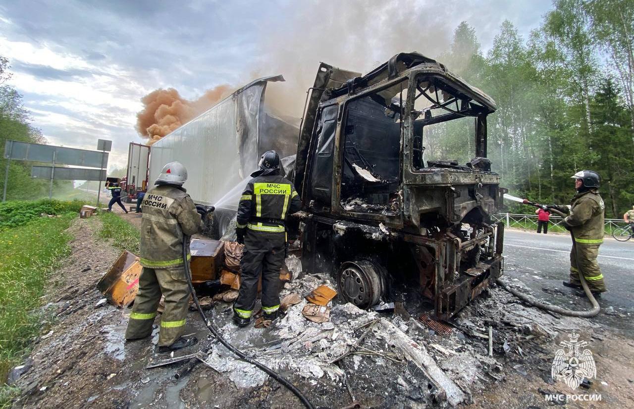 На трассе М9 под Ржевом сгорела фура - новости Афанасий