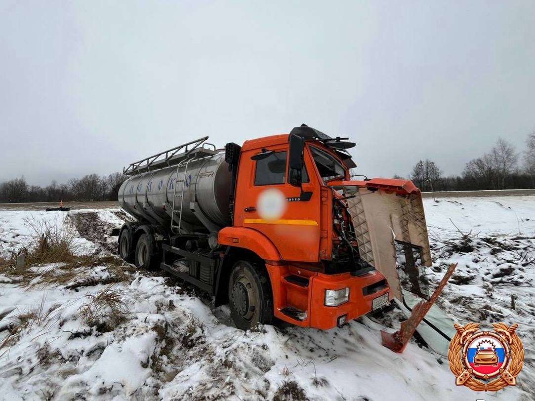 В Кашинском районе молоковоз не поделил дорогу с грузовиком Sitrak - новости Афанасий