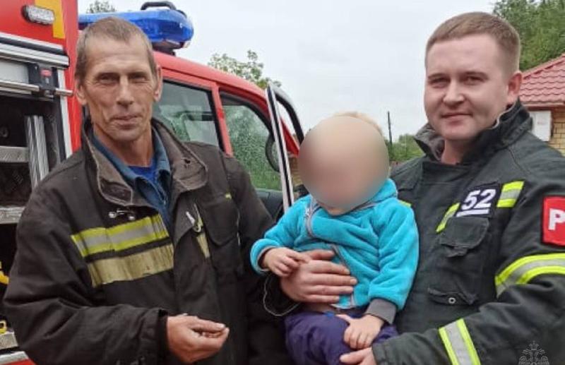 В Спирово 2-летний ребенок оказался заперт в машине - новости Афанасий