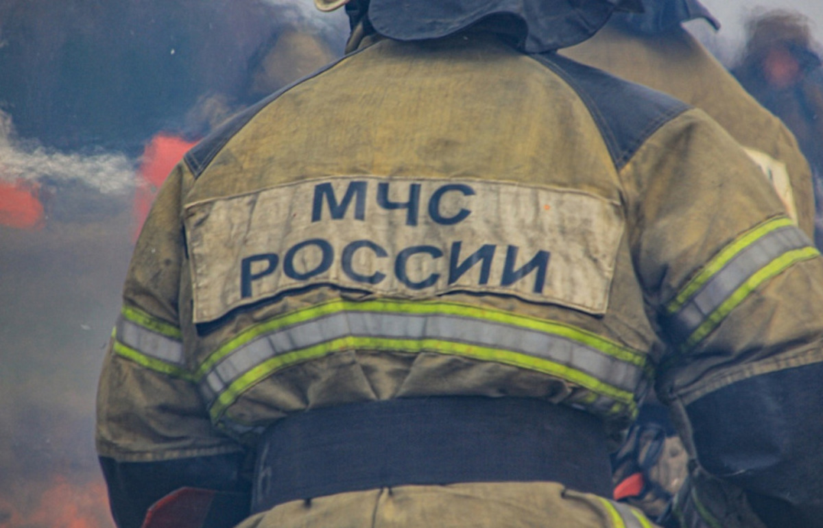Под Тверью горела мусорная свалка