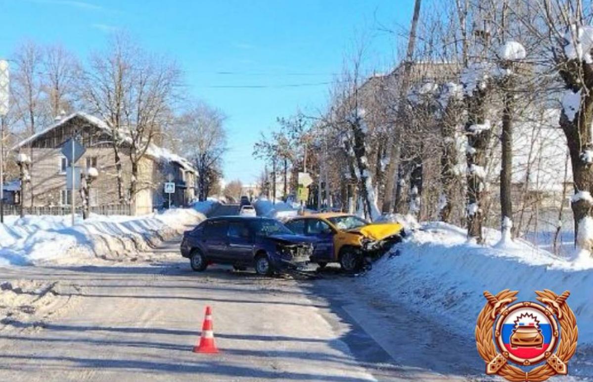 На перекрестке в Торжке произошло ДТП с участием молодого водителя - новости Афанасий