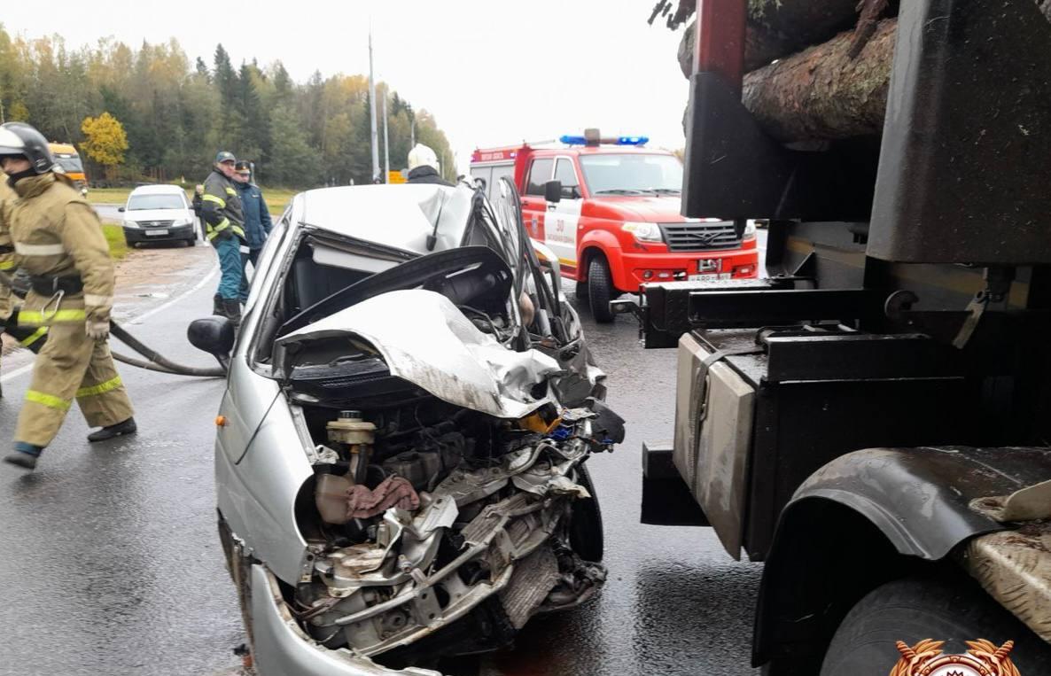 На М9 в Тверской области произошло смертельное ДТП с участием грузовика  - новости Афанасий
