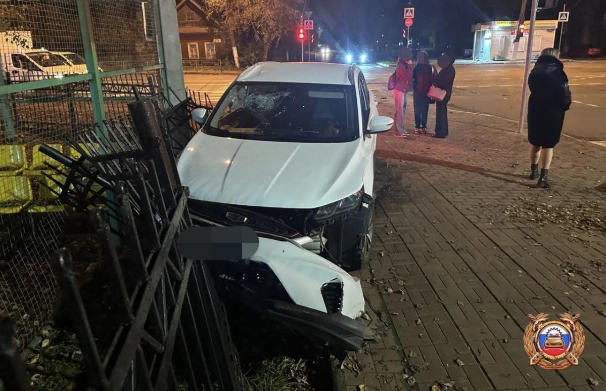 В Твери после ДТП автомобиль отбросило на тротуар, где находился подросток - новости Афанасий