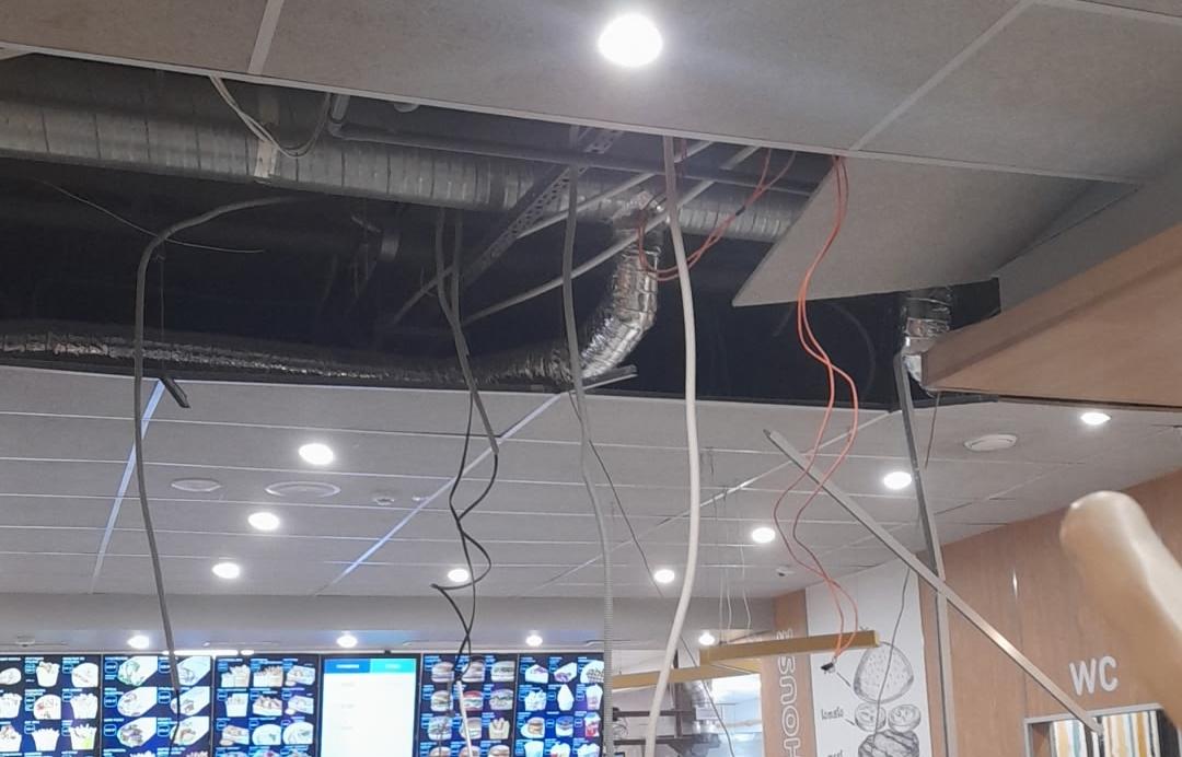 В Твери обрушился потолок в помещении «Чикен Хауза»  - новости Афанасий