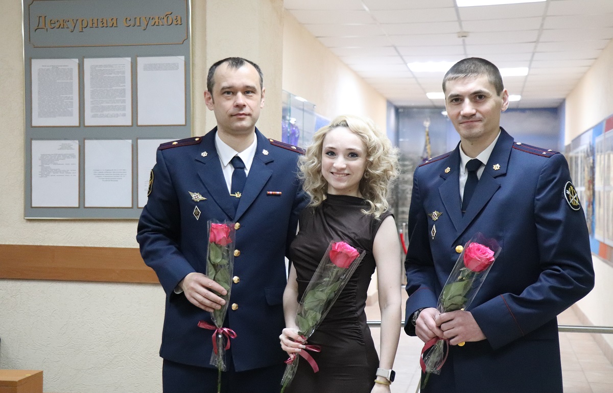 В Бологое сотрудники УФСИН пришли в гости к детям в семейный центр - новости Афанасий