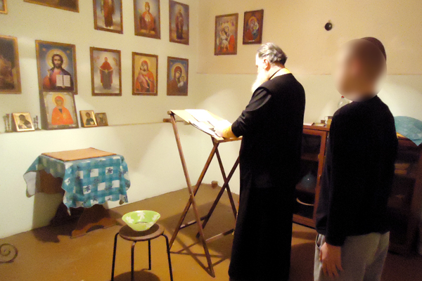 Подросток-арестант принял крещение в Ржевском СИЗО 