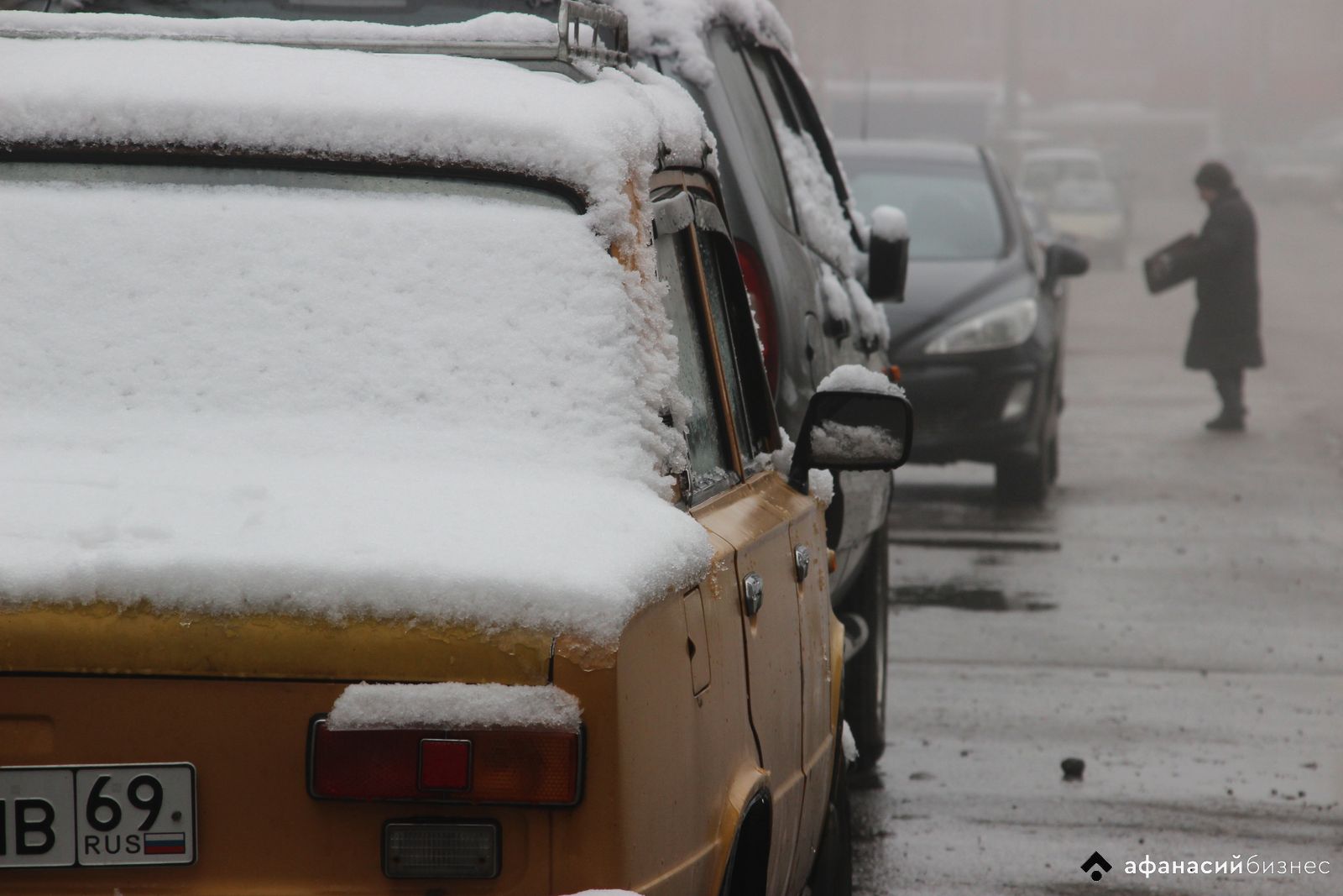 Новые «письма счастья»: в Твери начали штрафовать водителей за парковку на газонах 