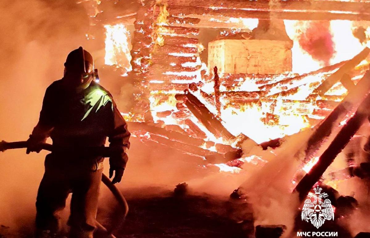 Пожарные спасли от огня деревню в Тверской области - новости Афанасий