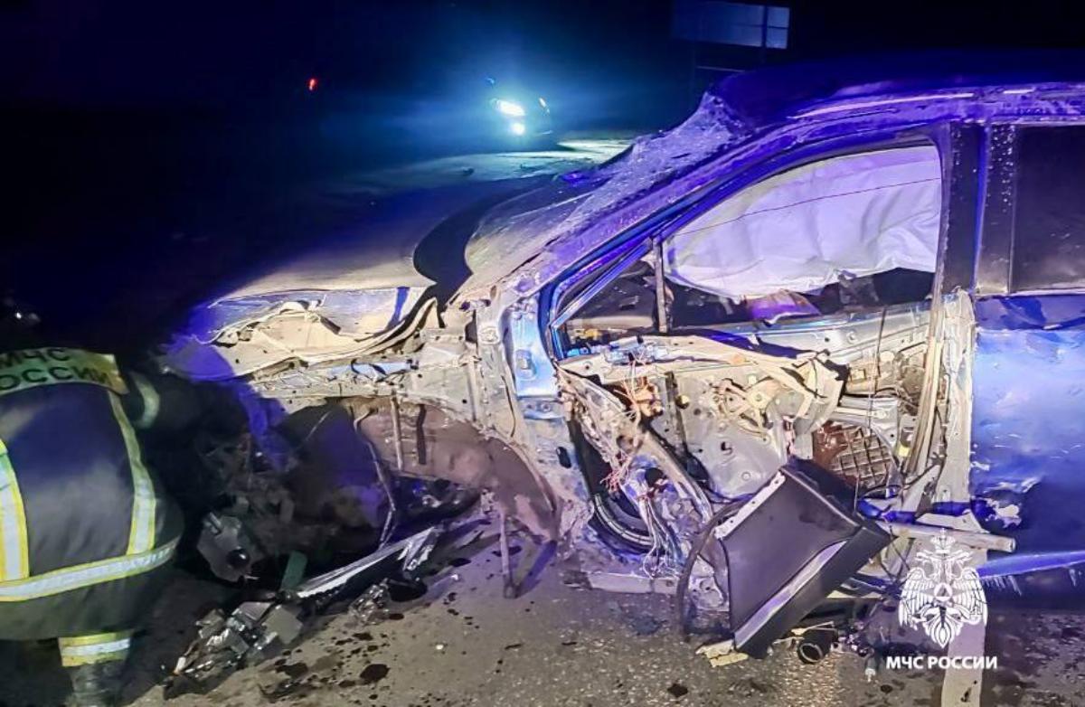 Под Тверью столкнулись грузовик и две легковушки Фото: МЧС