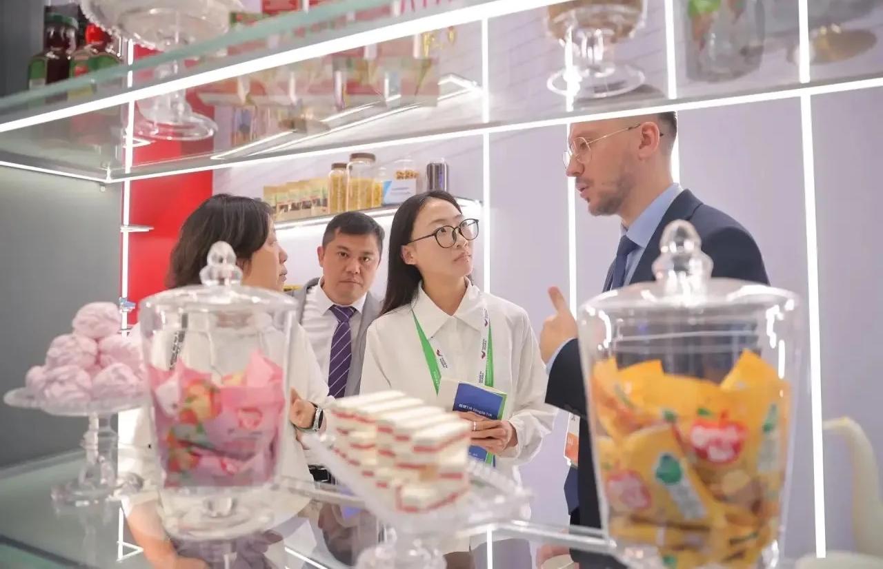 Китайцам дали попробовать тверской мармелад, кофе и хлеб - новости Афанасий