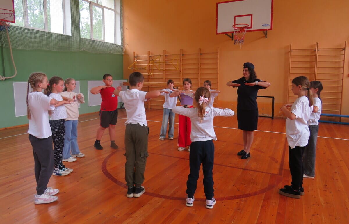 Тверские транспортные полицейские провели «Зарядку со стражем порядка» - новости Афанасий