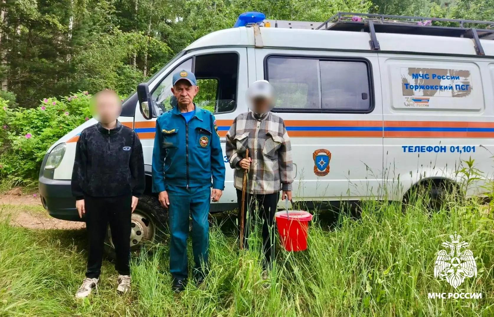 МЧС Тверской области под Торжком нашли в лесу и вывели маму с сыном - новости Афанасий