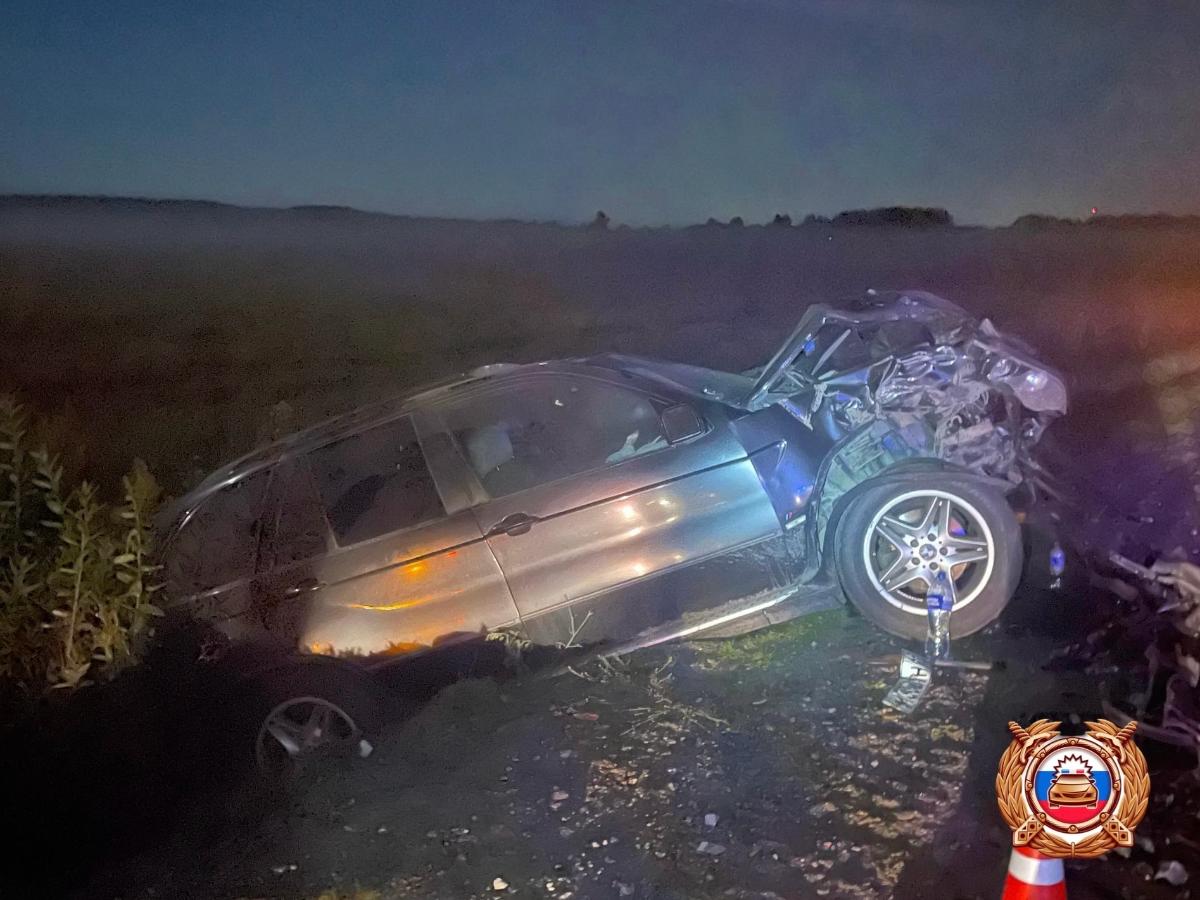 В Тверской области молодой водитель BMW влетел в трактор  Фото: ГАИ